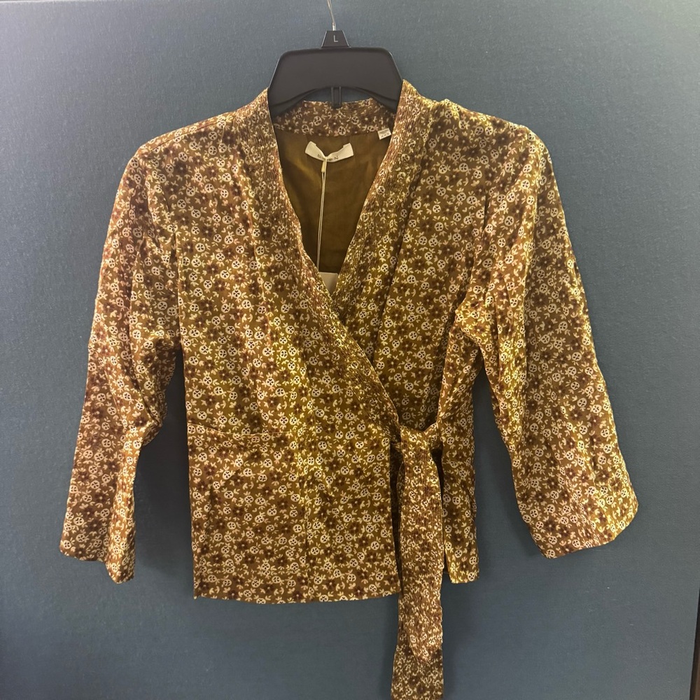 Doen Gold Floral Wrap Blouse. Size XXS NWT